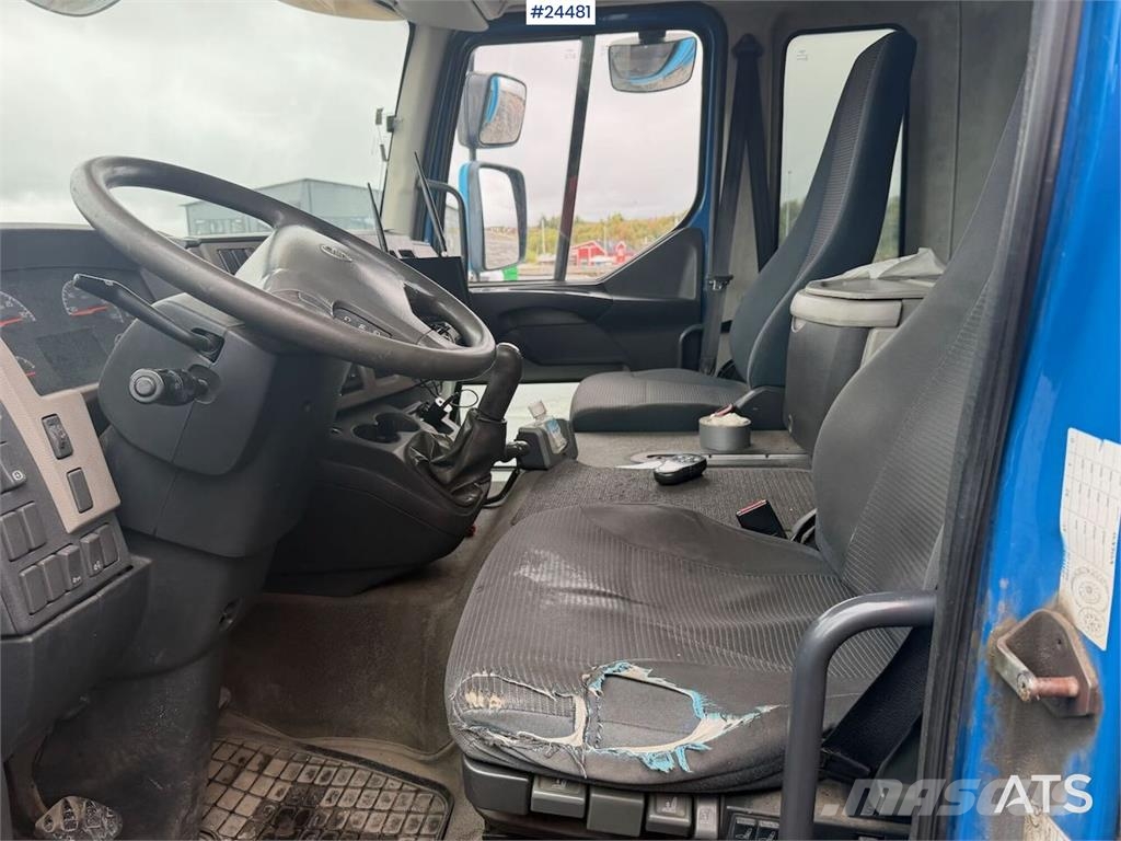 Volvo FM 380 box truck with full side opening, tail lift 冷凍冷蔵車