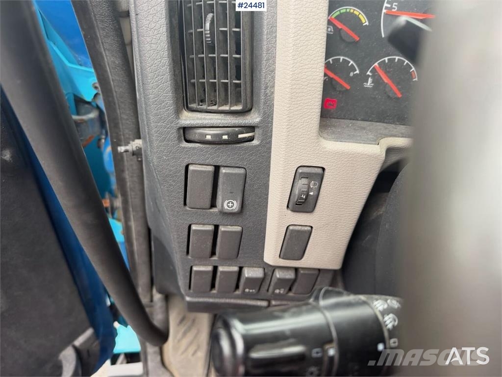 Volvo FM 380 box truck with full side opening, tail lift 冷凍冷蔵車