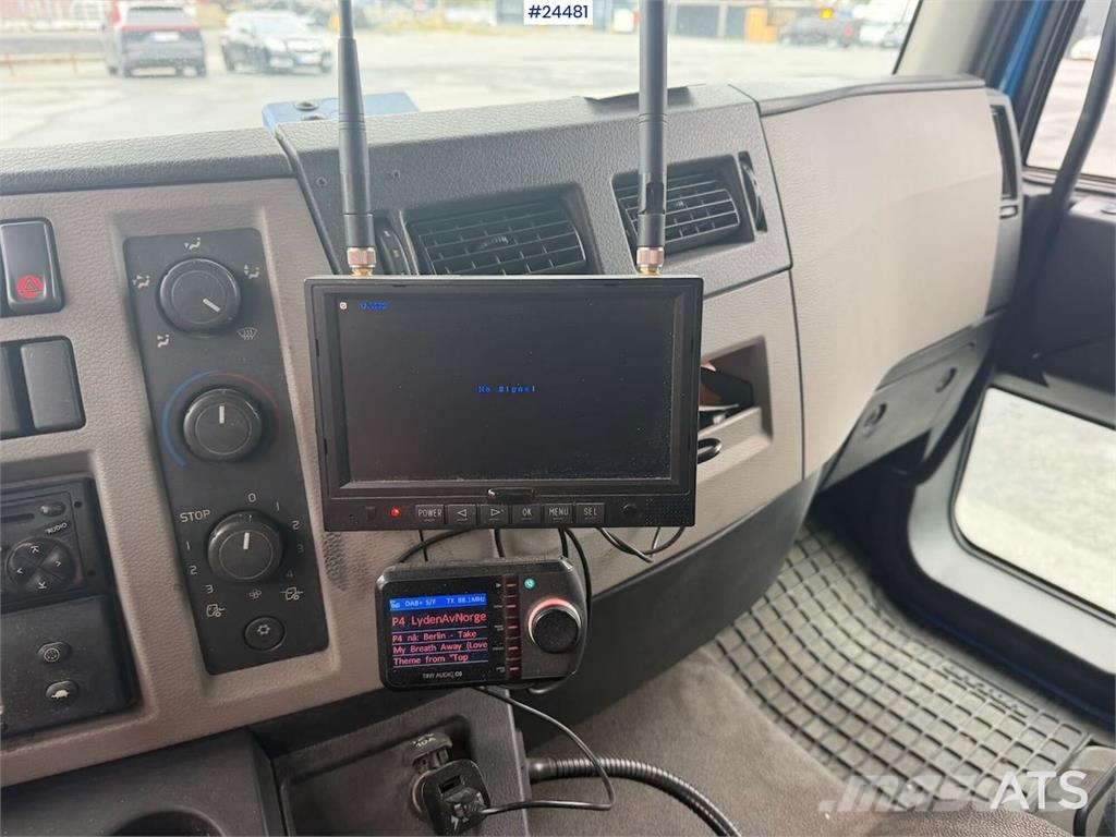 Volvo FM 380 box truck with full side opening, tail lift 冷凍冷蔵車