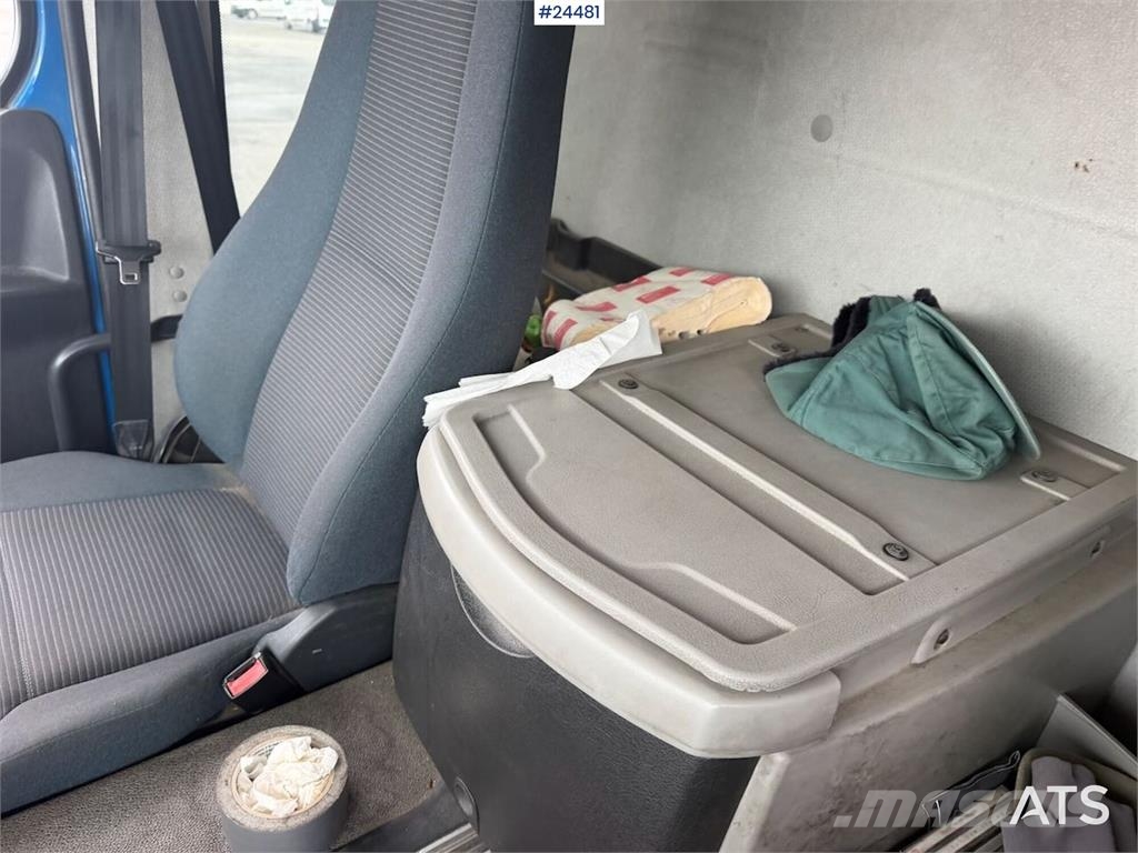 Volvo FM 380 box truck with full side opening, tail lift 冷凍冷蔵車