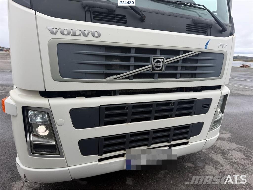 Volvo FM 380 box truck with full side opening, tail lift 貨箱式卡車