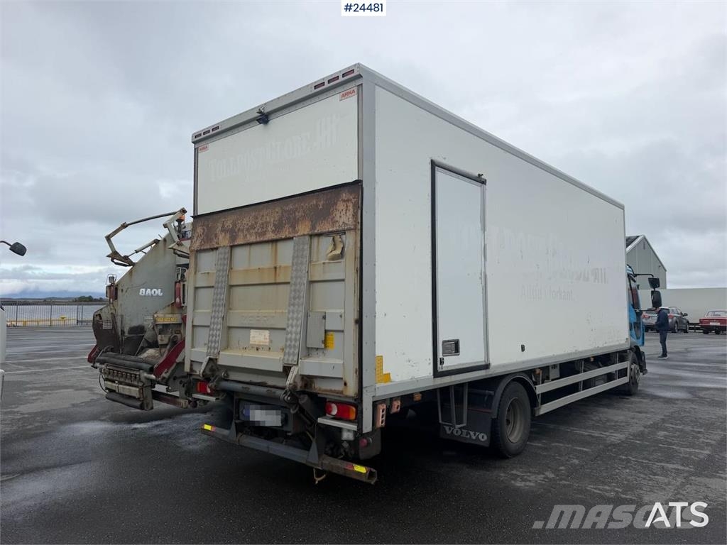 Volvo FM 380 box truck with full side opening, tail lift 冷凍冷蔵車