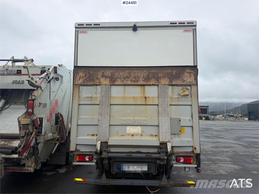 Volvo FM 380 box truck with full side opening, tail lift 冷凍冷蔵車