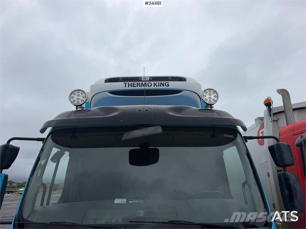 Volvo FM 380 box truck with full side opening, tail lift 冷凍冷蔵車