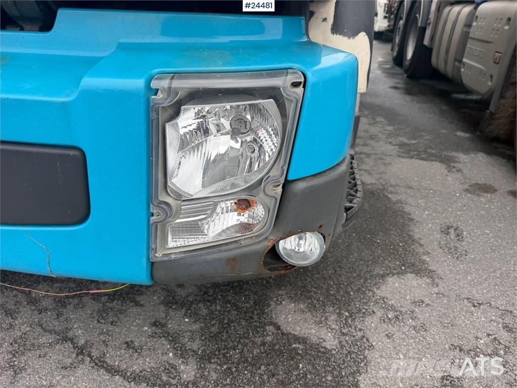 Volvo FM 380 box truck with full side opening, tail lift 冷凍冷蔵車