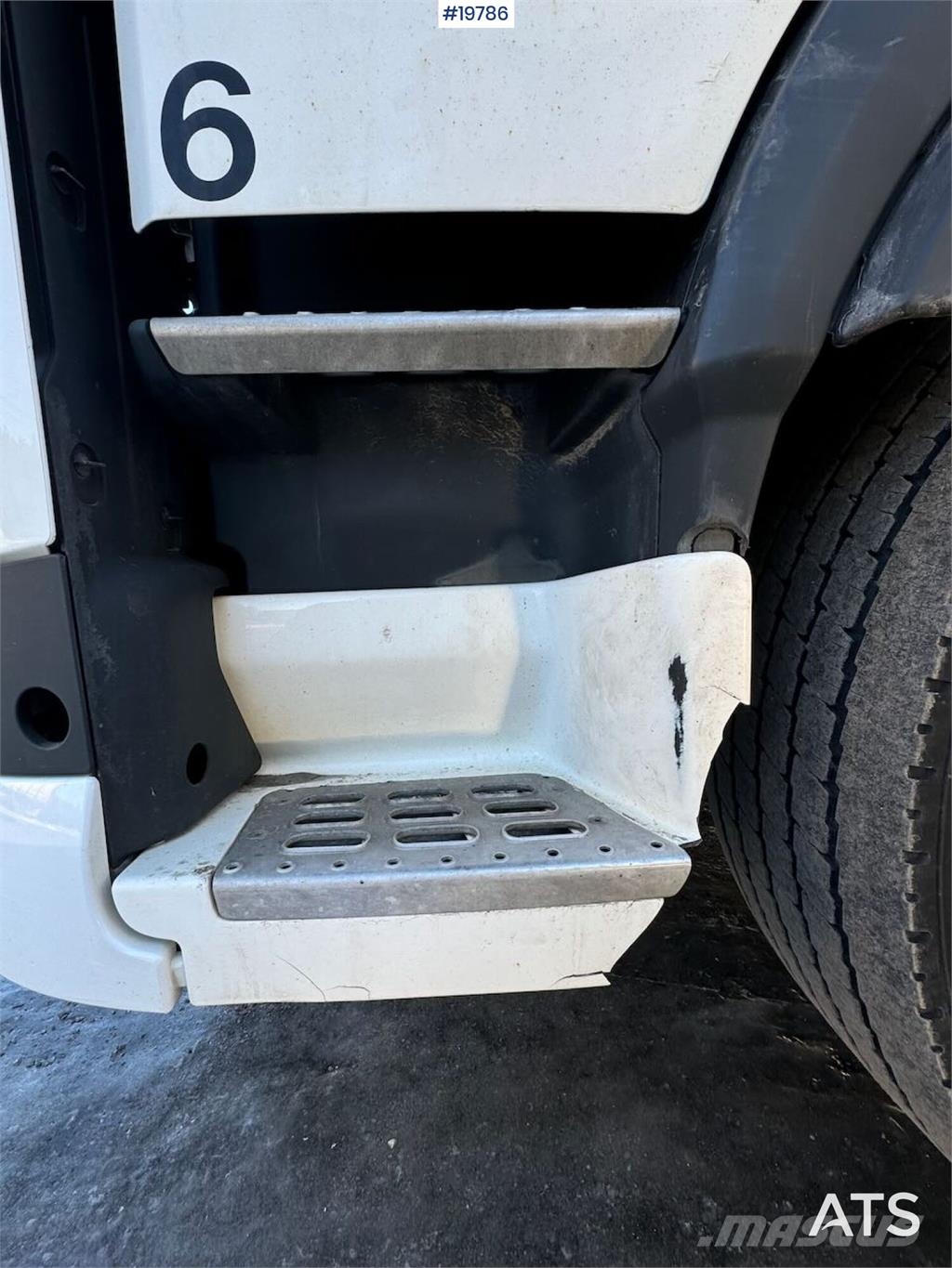 Volvo FM370 box truck w/ full side opening and lift. WAT Furgons