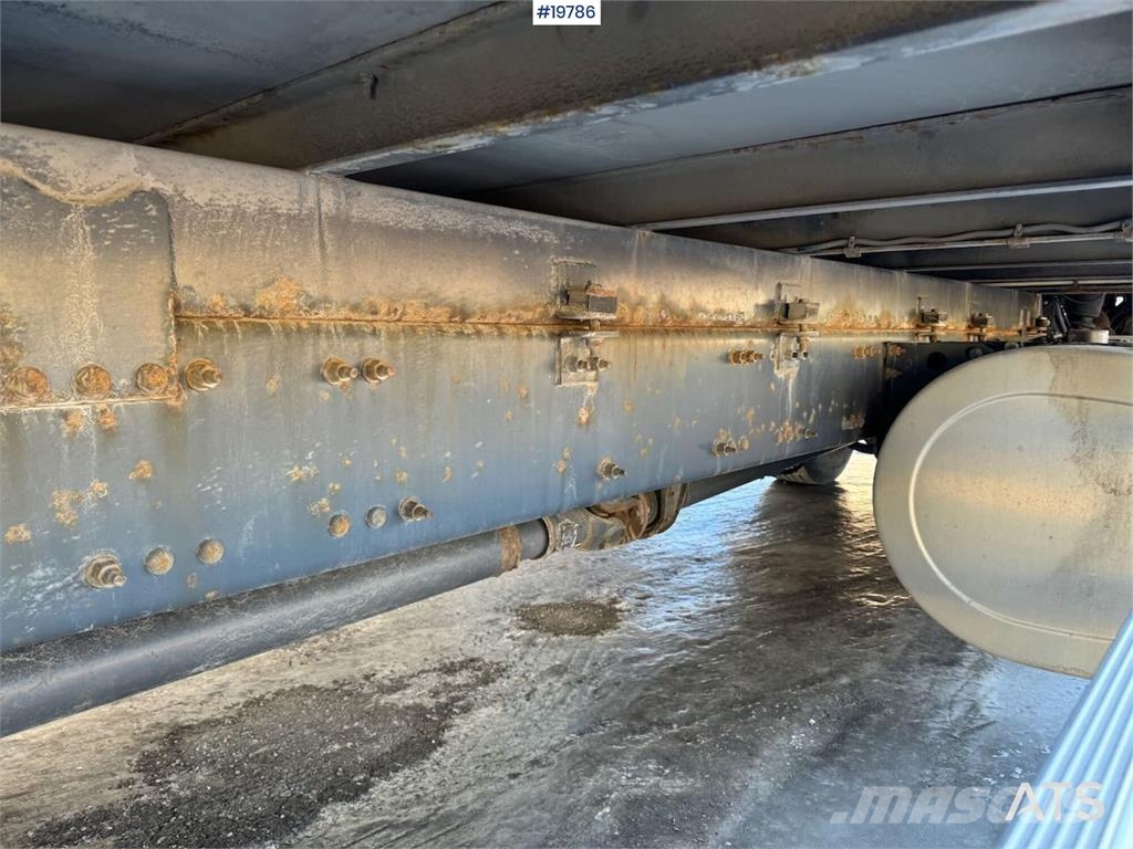 Volvo FM370 box truck w/ full side opening and lift. WAT Furgons