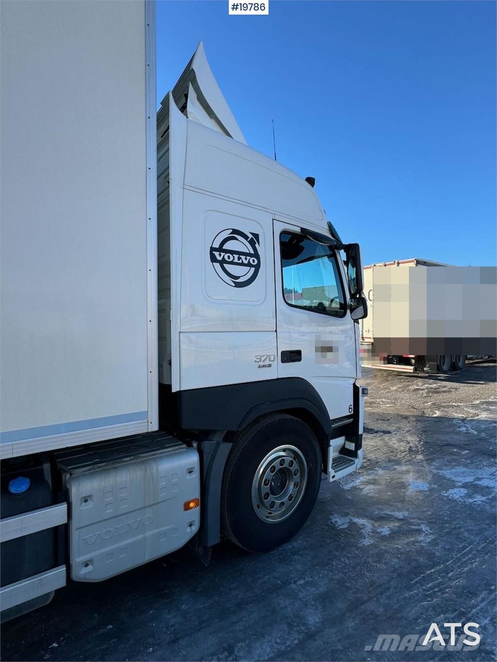 Volvo FM370 box truck w/ full side opening and lift. WAT Furgons