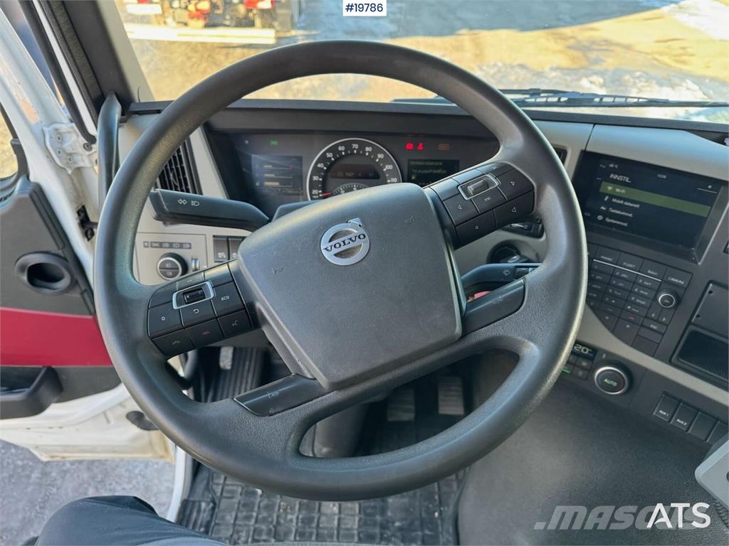 Volvo FM370 box truck w/ full side opening and lift. WAT Furgons