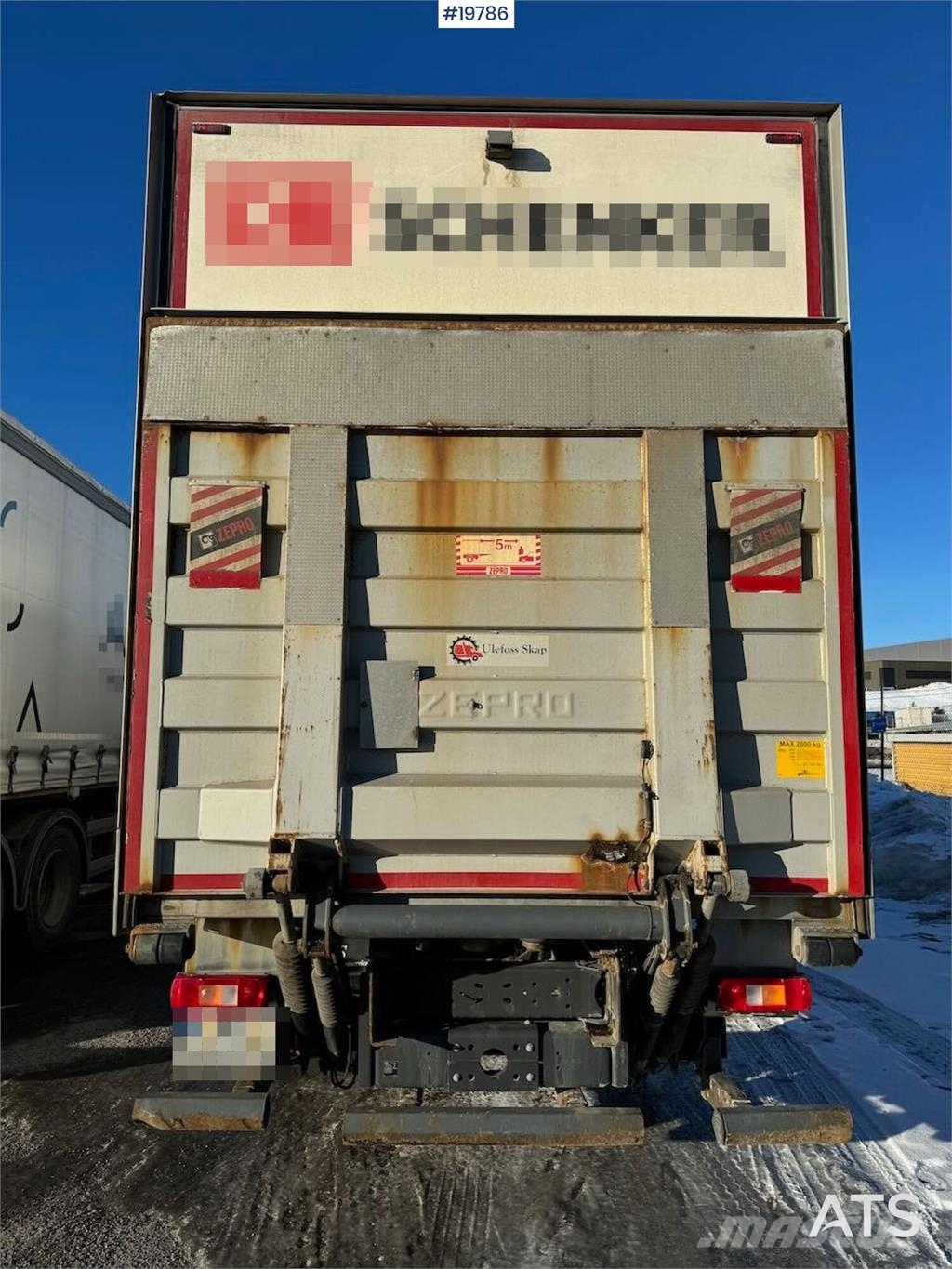 Volvo FM370 box truck w/ full side opening and lift. WAT Furgons
