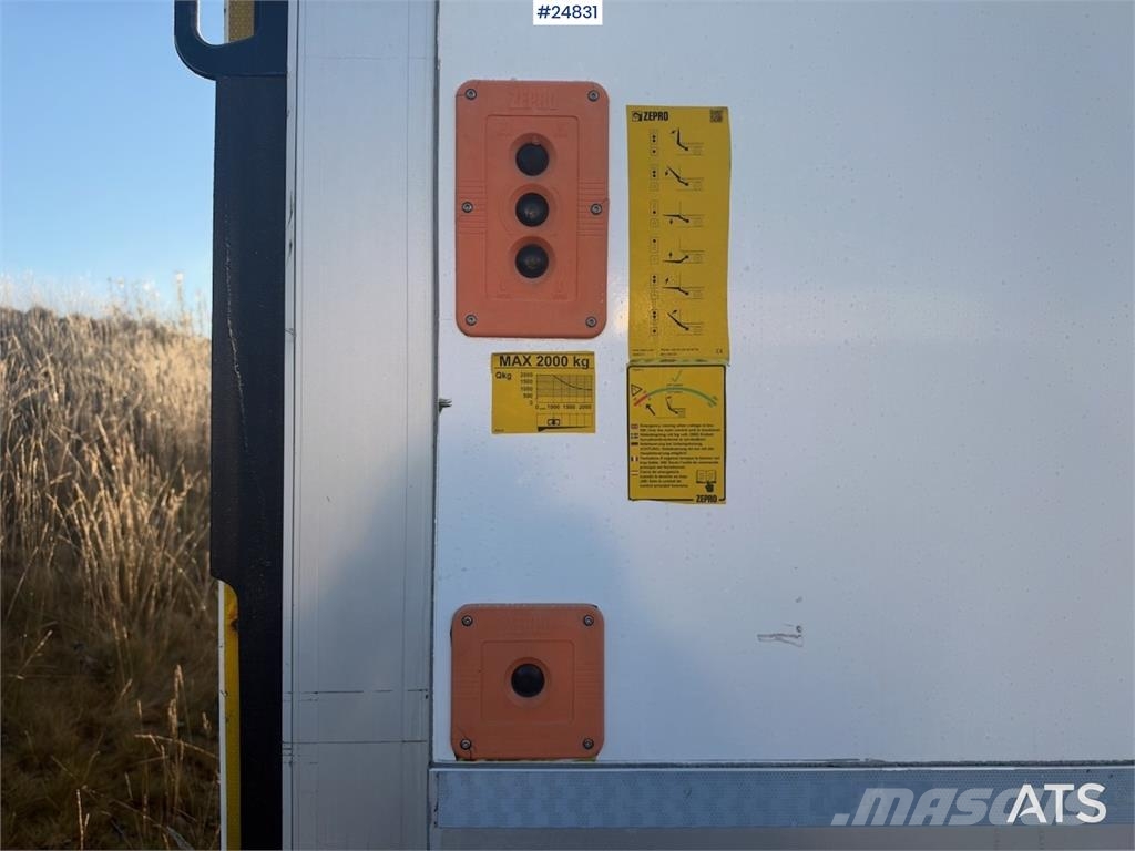 Volvo FM420 6x2 Box truck with refrigerated/freezer unit Sanduk kamioni