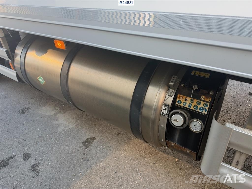 Volvo FM420 6x2 Box truck with refrigerated/freezer unit Sanduk kamioni