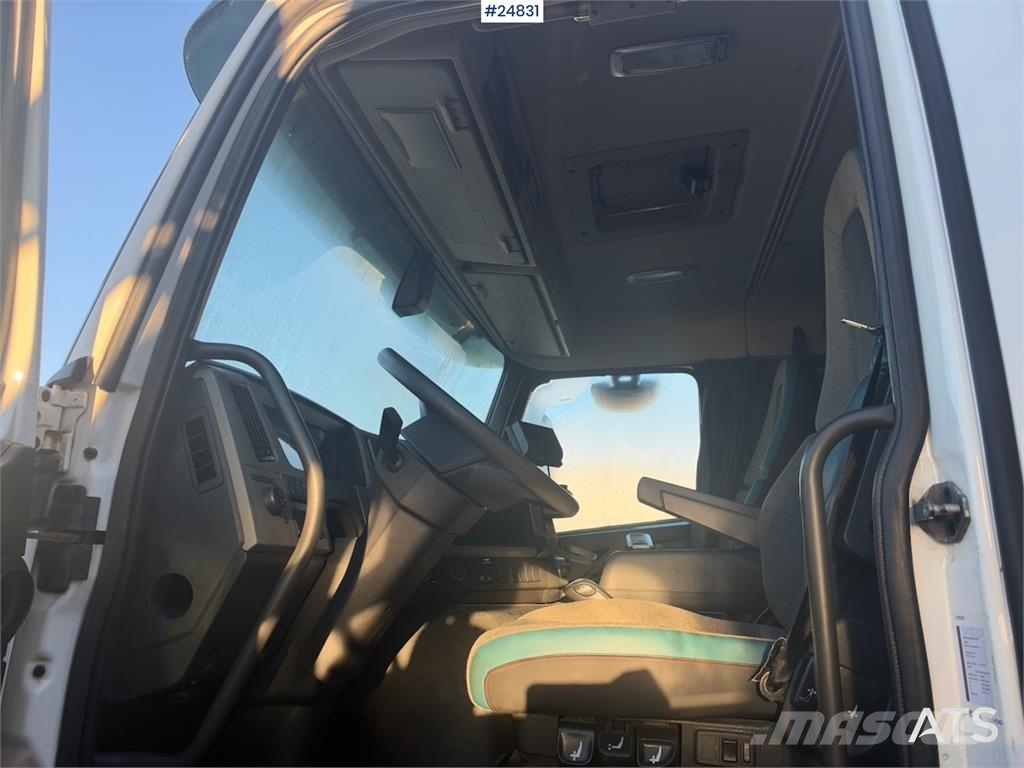 Volvo FM420 6x2 Box truck with refrigerated/freezer unit Sanduk kamioni