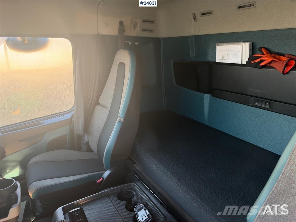 Volvo FM420 6x2 Box truck with refrigerated/freezer unit Sanduk kamioni
