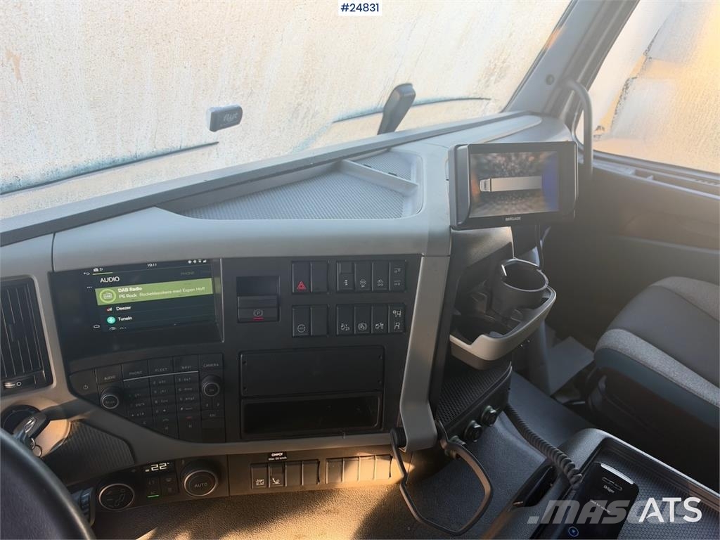 Volvo FM420 6x2 Box truck with refrigerated/freezer unit Sanduk kamioni