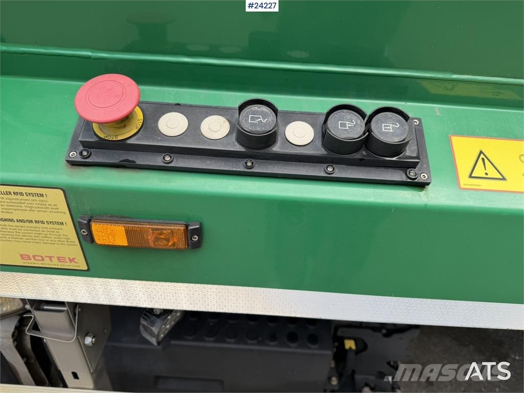 Volvo FM430 waste collection vehicle with 1 chamber شاحنات المخلفات