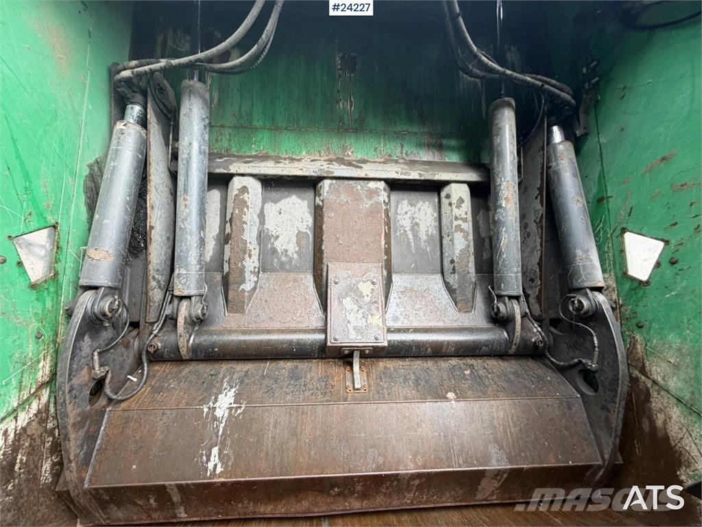Volvo FM430 waste collection vehicle with 1 chamber شاحنات المخلفات