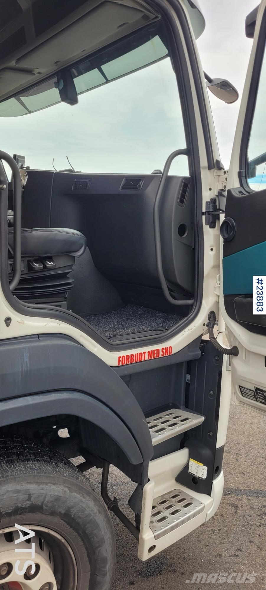 Volvo FM500 6x2 Crane Truck with 32 tm HMF Crane Vlakke laadvloer met kraan