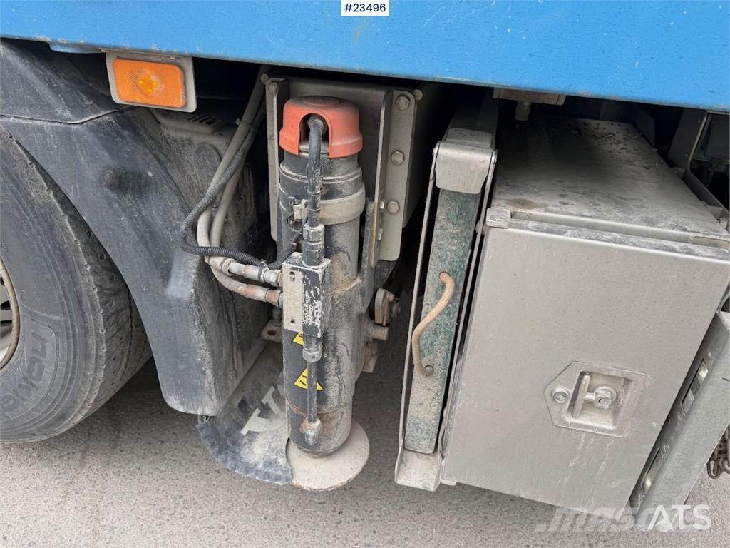 Volvo FM500 8x4 crane truck w/ 50t/m crane and jib. WATC Camiones grúa