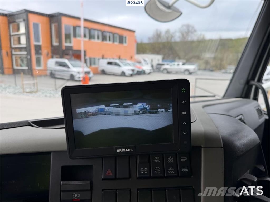 Volvo FM500 8x4 crane truck w/ 50t/m crane and jib. WATC Camiones grúa