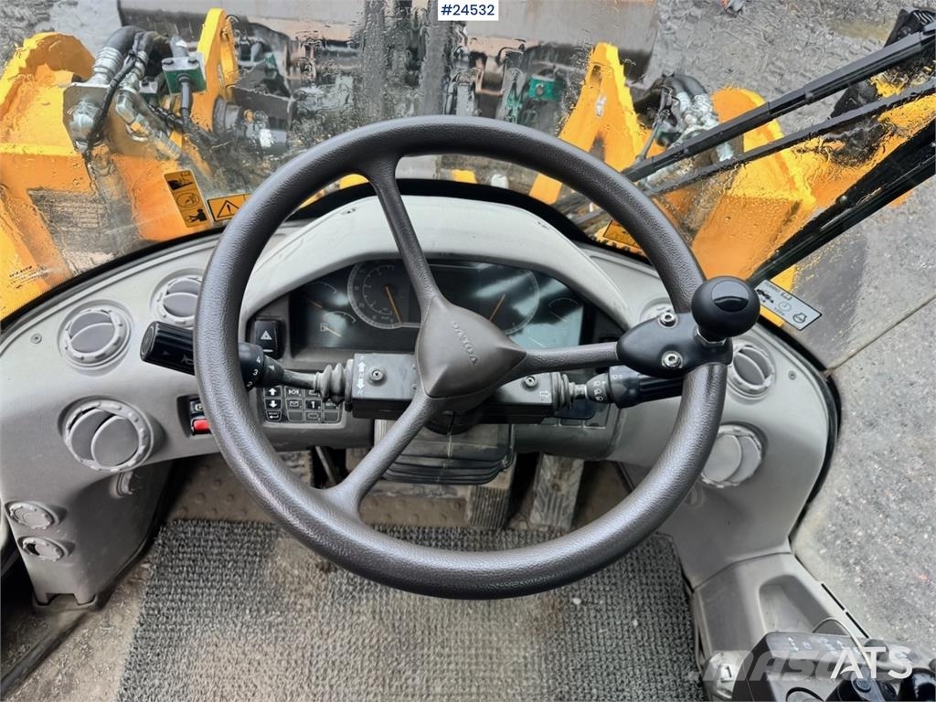 Volvo L110H Wheel Loader with Bucket – 3,100 Hours WATCH لوادر بعجل