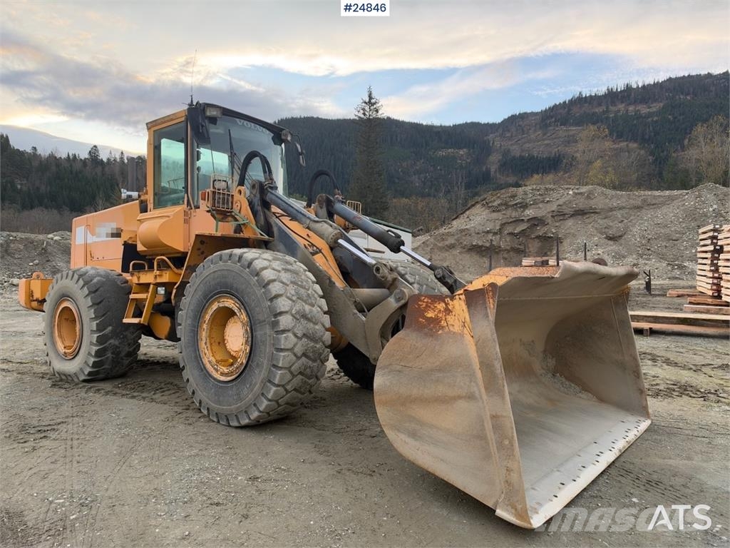 Volvo L120B Wheel loader with bucket Wheel loaders