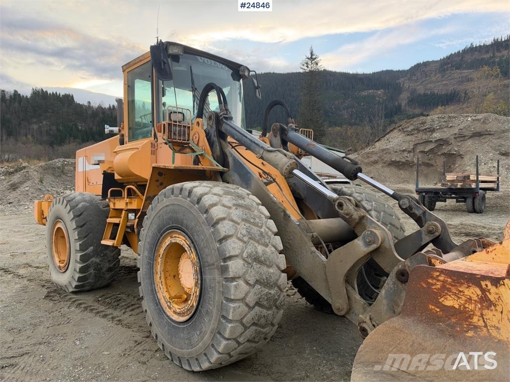 Volvo L120B Wheel loader with bucket Wheel loaders