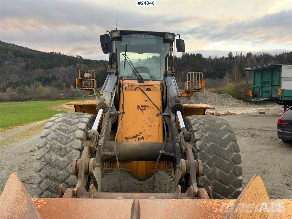 Volvo L120B Wheel loader with bucket Wheel loaders