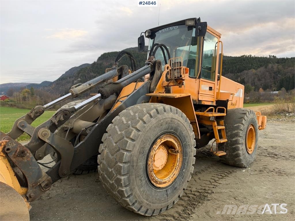 Volvo L120B Wheel loader with bucket Wheel loaders