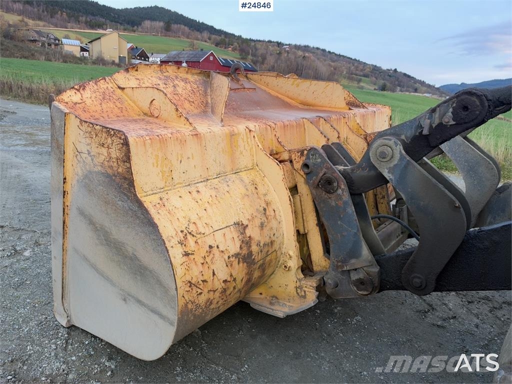 Volvo L120B Wheel loader with bucket Wheel loaders