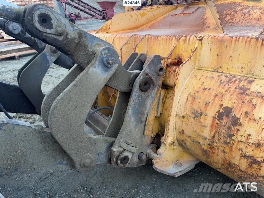 Volvo L120B Wheel loader with bucket Wheel loaders