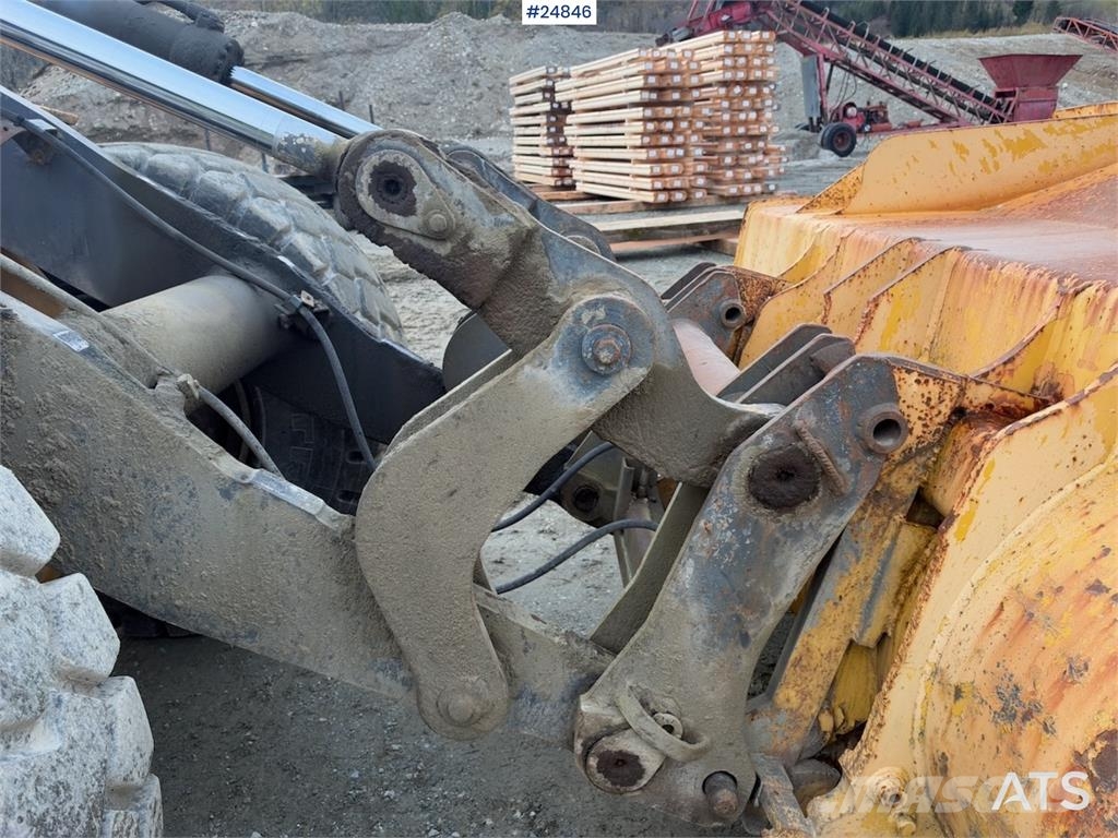 Volvo L120B Wheel loader with bucket Wheel loaders
