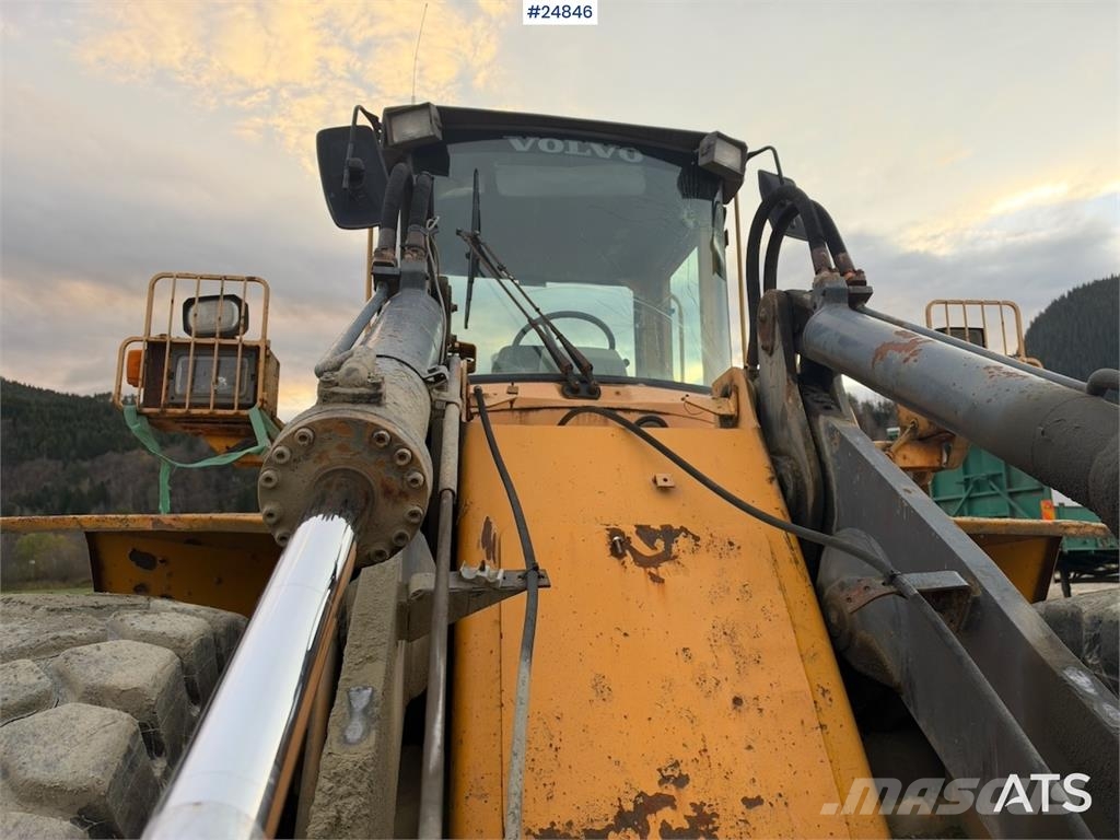 Volvo L120B Wheel loader with bucket Wheel loaders