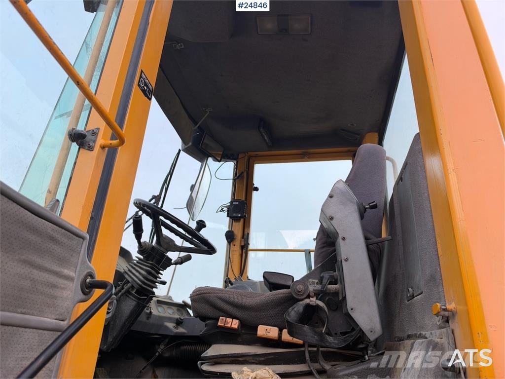 Volvo L120B Wheel loader with bucket Wheel loaders