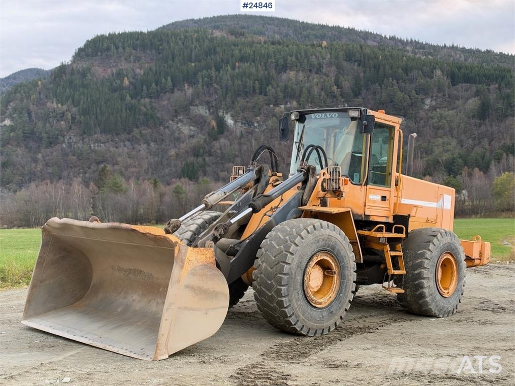 Volvo L120B Wheel loader with bucket Wheel loaders