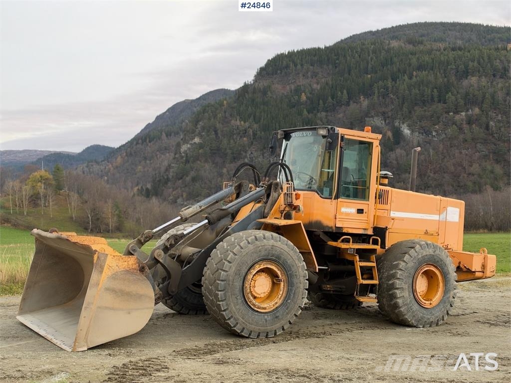 Volvo L120B Wheel loader with bucket Wheel loaders