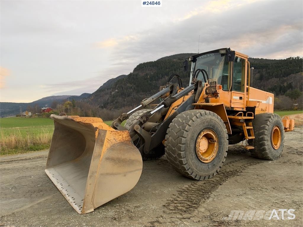 Volvo L120B Wheel loader with bucket Wheel loaders