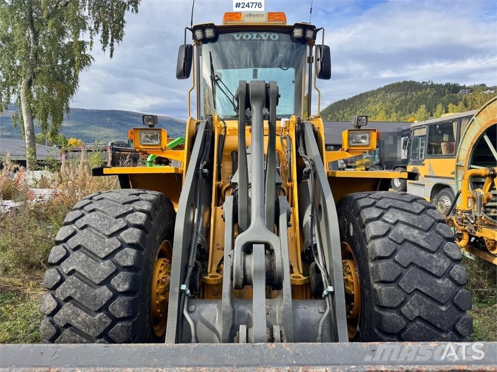 Volvo L120D Wheel Loader with Bucket Iekrāvēji uz riteņiem