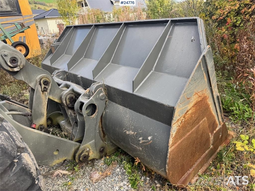 Volvo L120D Wheel Loader with Bucket Iekrāvēji uz riteņiem