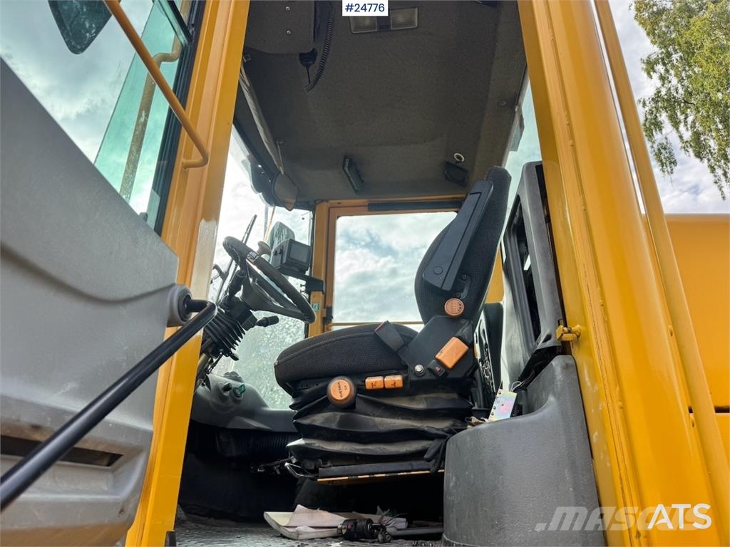 Volvo L120D Wheel Loader with Bucket Iekrāvēji uz riteņiem