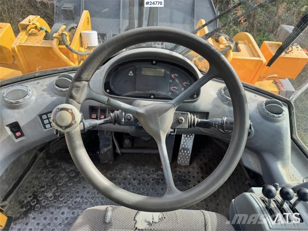 Volvo L120D Wheel Loader with Bucket Iekrāvēji uz riteņiem