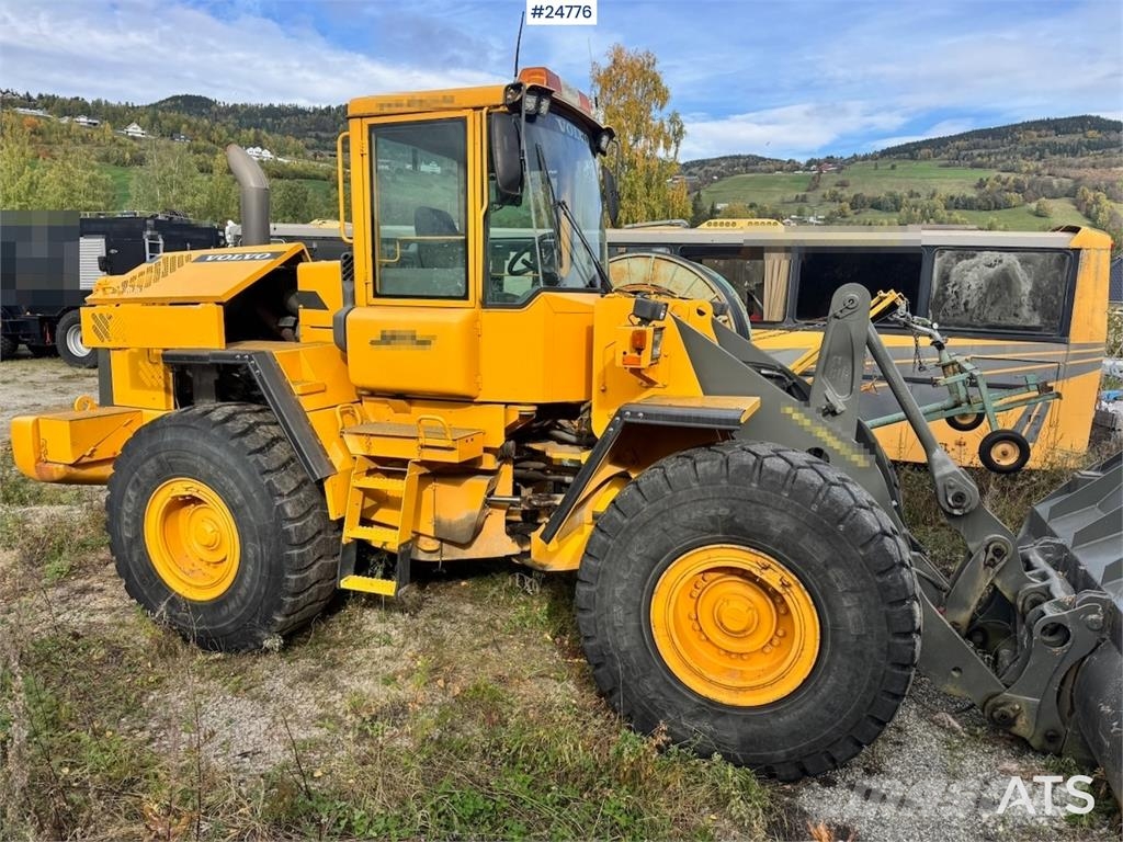 Volvo L120D Wheel Loader with Bucket Iekrāvēji uz riteņiem