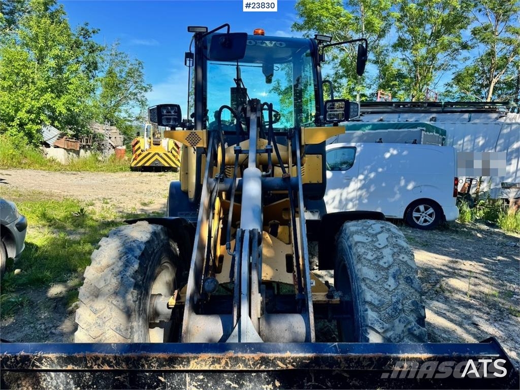Volvo L25B Wheel Loader with Bucket and Pallet Forks Iekrāvēji uz riteņiem