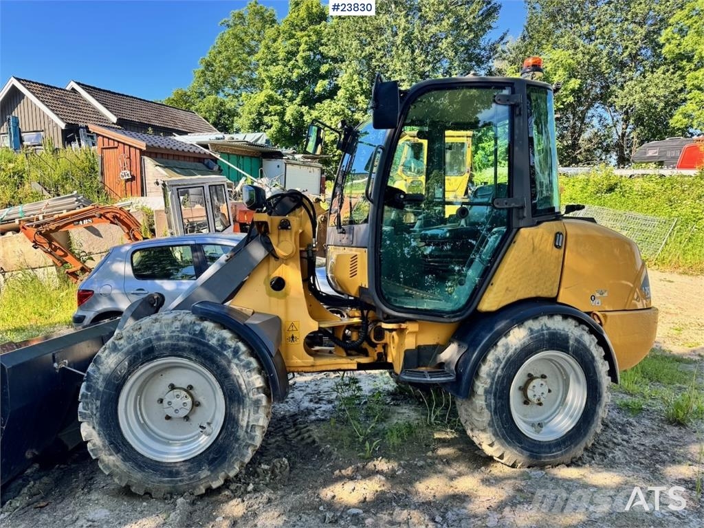 Volvo L25B Wheel Loader with Bucket and Pallet Forks Iekrāvēji uz riteņiem
