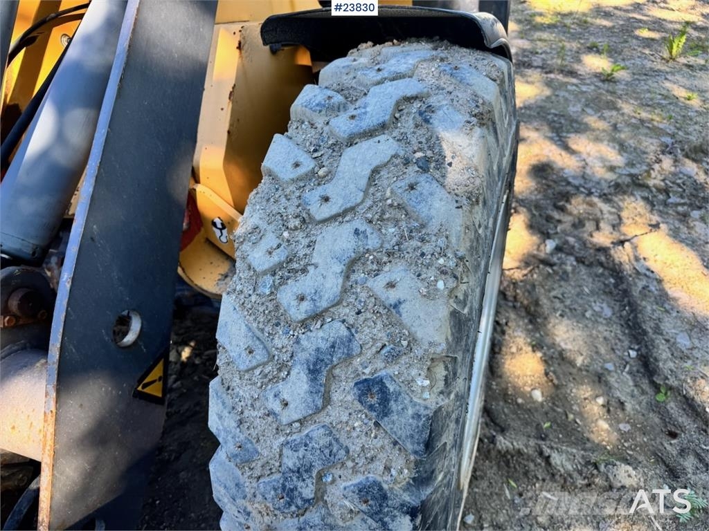Volvo L25B Wheel Loader with Bucket and Pallet Forks Iekrāvēji uz riteņiem