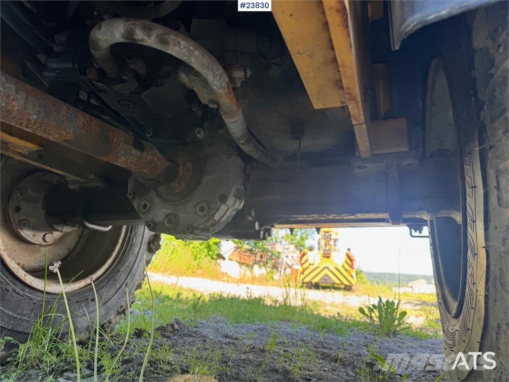 Volvo L25B Wheel Loader with Bucket and Pallet Forks Iekrāvēji uz riteņiem
