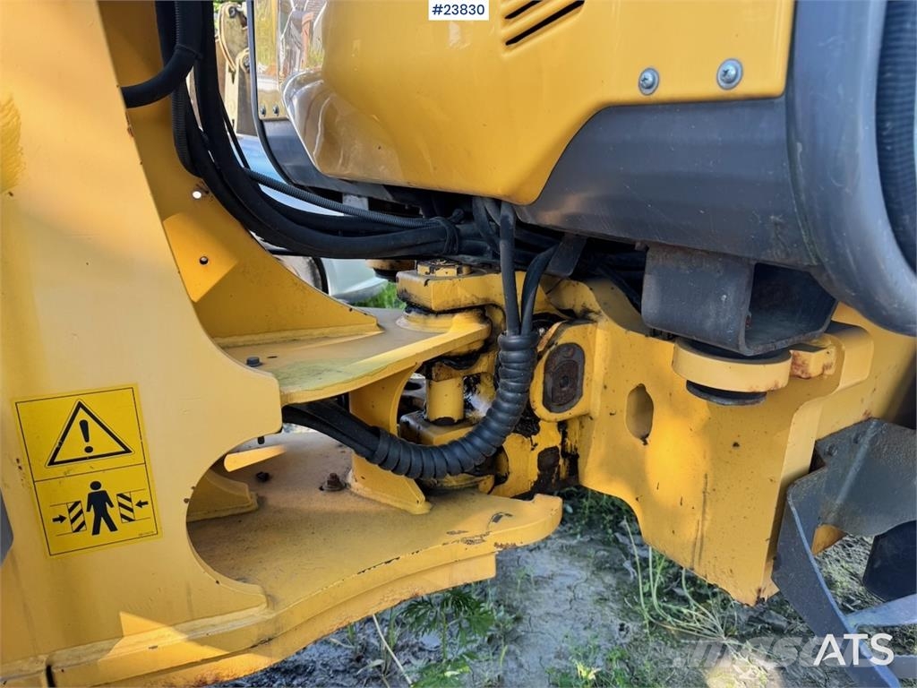 Volvo L25B Wheel Loader with Bucket and Pallet Forks Iekrāvēji uz riteņiem