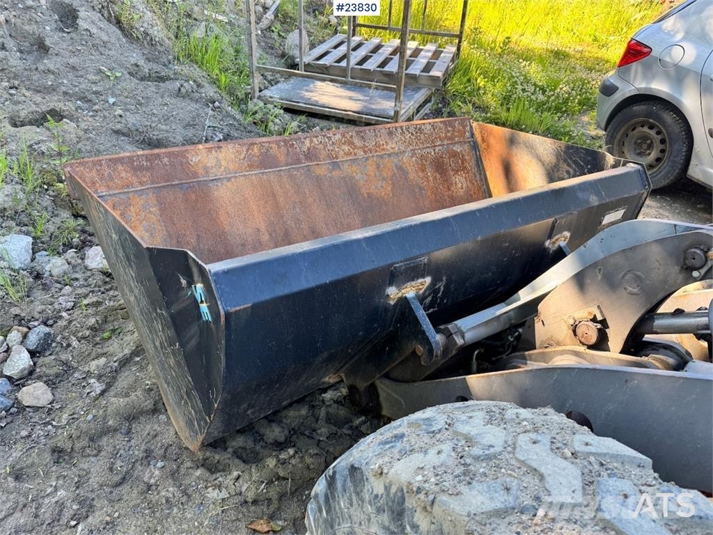 Volvo L25B Wheel Loader with Bucket and Pallet Forks Iekrāvēji uz riteņiem