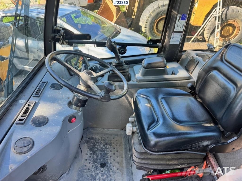 Volvo L25B Wheel Loader with Bucket and Pallet Forks Iekrāvēji uz riteņiem