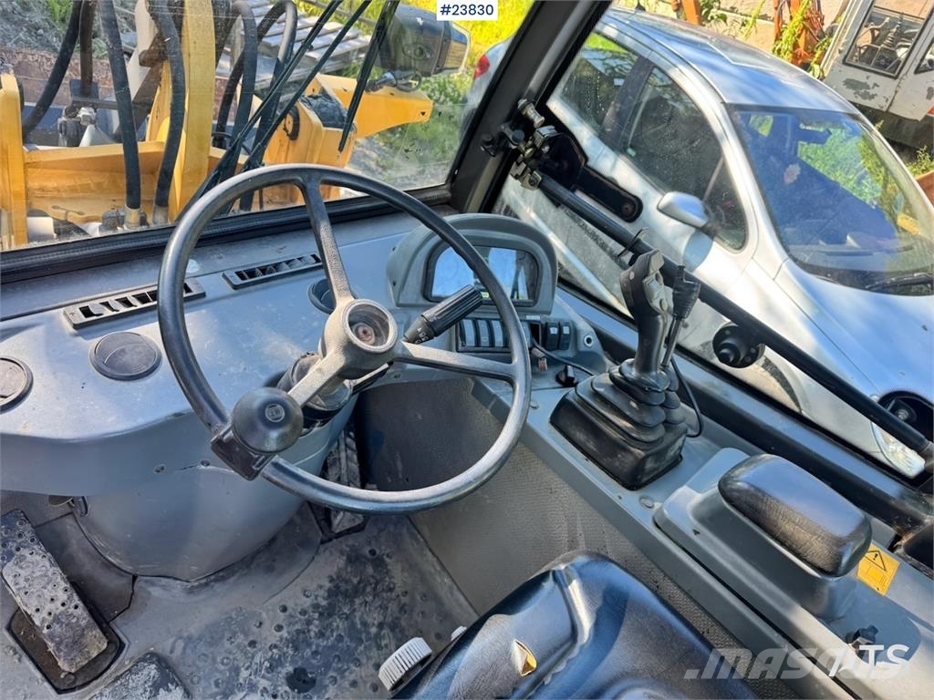 Volvo L25B Wheel Loader with Bucket and Pallet Forks Iekrāvēji uz riteņiem
